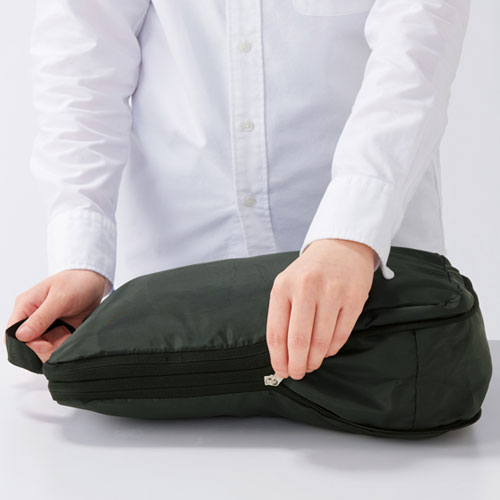 圧縮できるトラベルポーチ