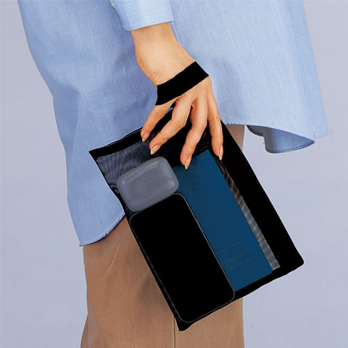 プラシャープ・ストラップ付きメッシュフラットポーチ