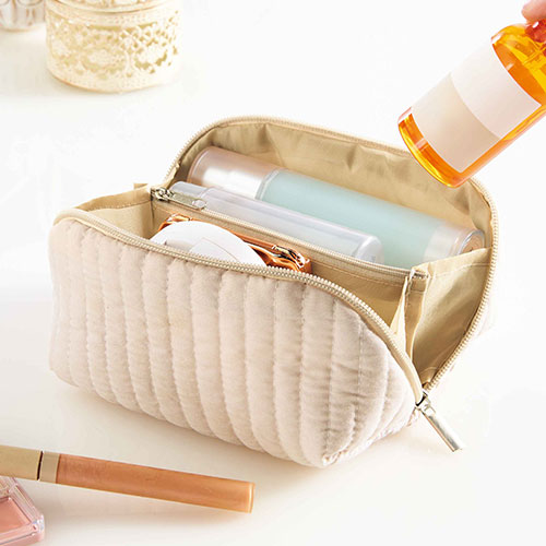 エルジール／大きく開いてたっぷり入るポーチ