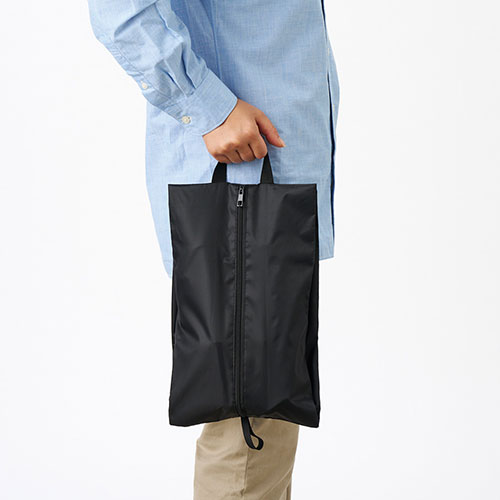 コンパクトになるシューズケース