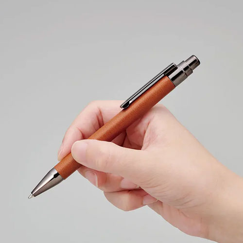 レザー調ボールペン