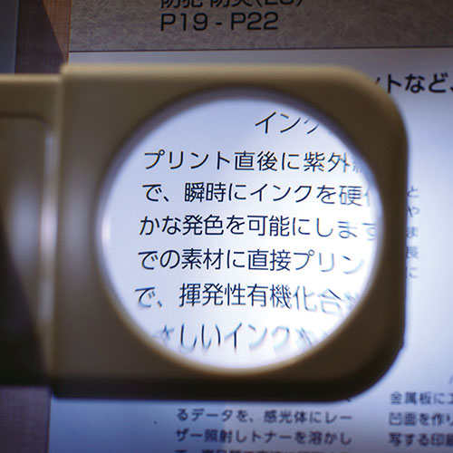 スライド式ライト付きルーペ