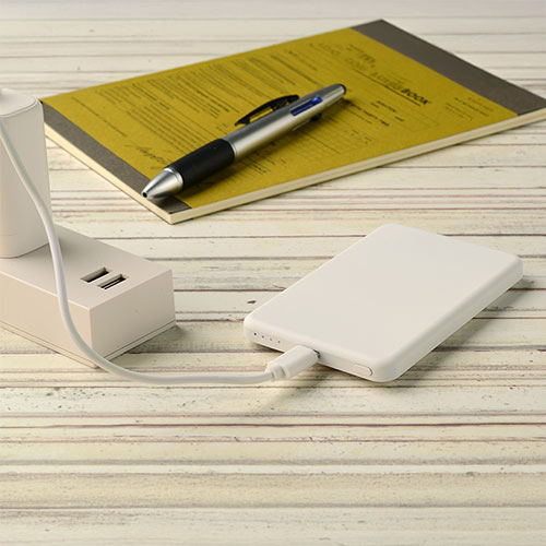 マグネット付ワイヤレスバッテリー5000